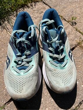 Saucony Women’s Teal and Navy Running Shoes